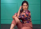 losliya hot look picture- லாச்லியாவின் போட்டோசூட்டின் போது நடந்தவை